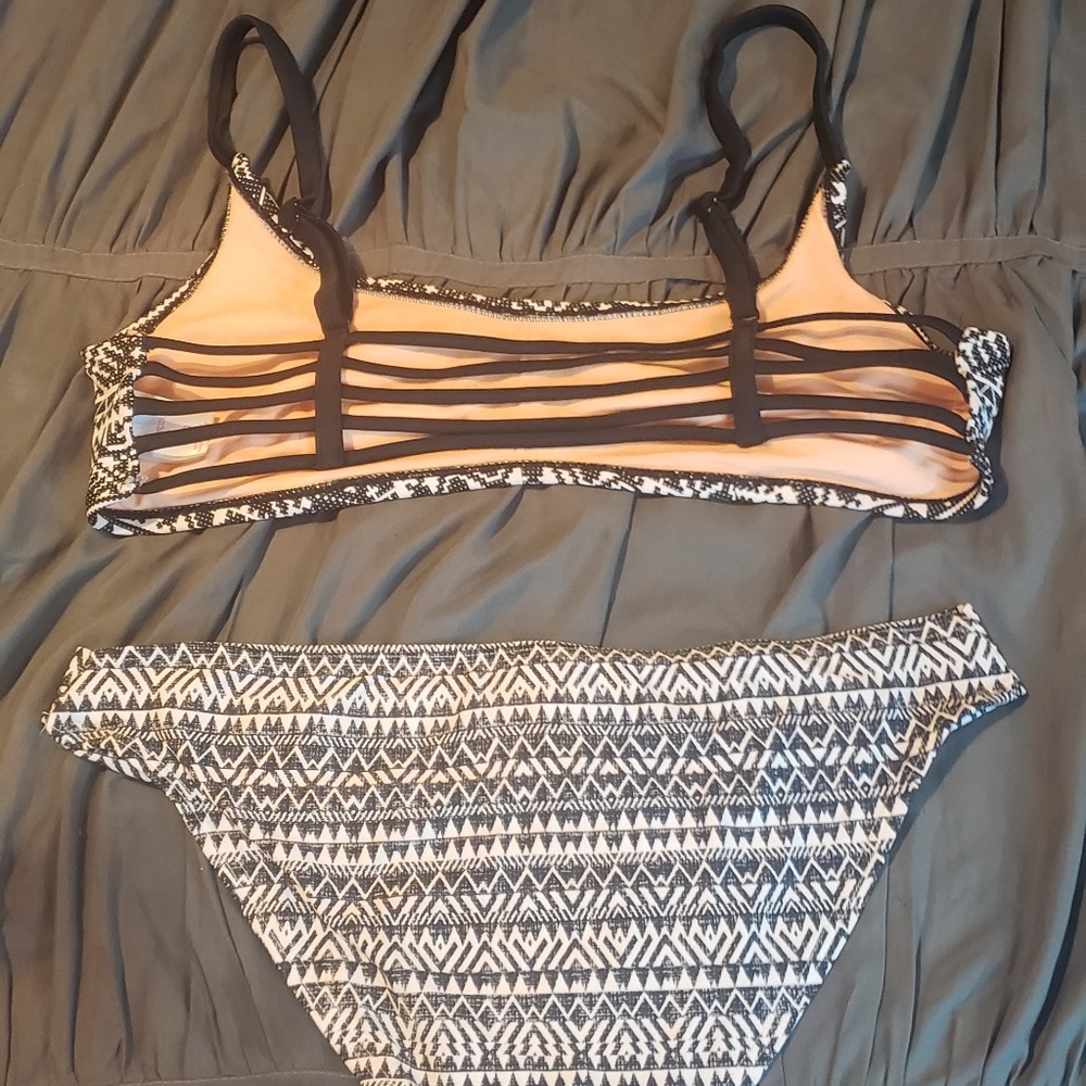 Bikini set - Picture 2 of 2